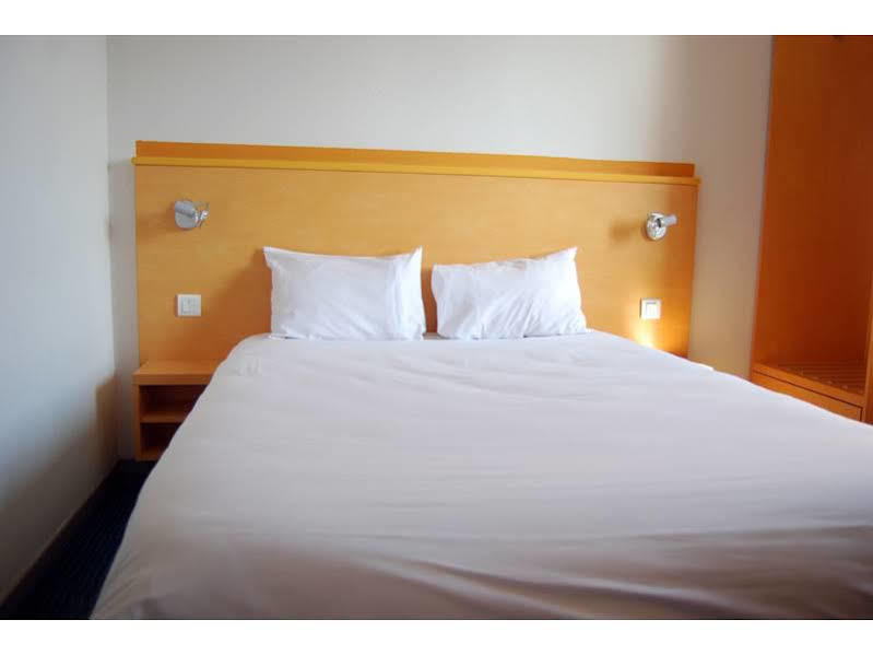 Ibis Styles Lyon Meyzieu Arena Stadium Exterior foto